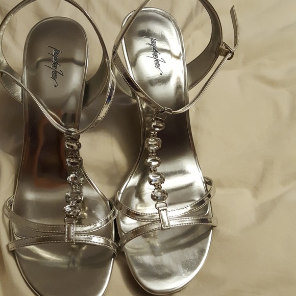 Silver with jeweled straps 9M(B) NWT - Picture 4 of 7